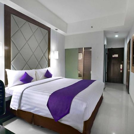 Quest Hotel Balikpapan By Aston Экстерьер фото