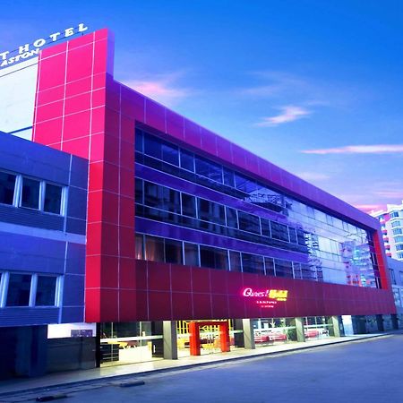 Quest Hotel Balikpapan By Aston Экстерьер фото