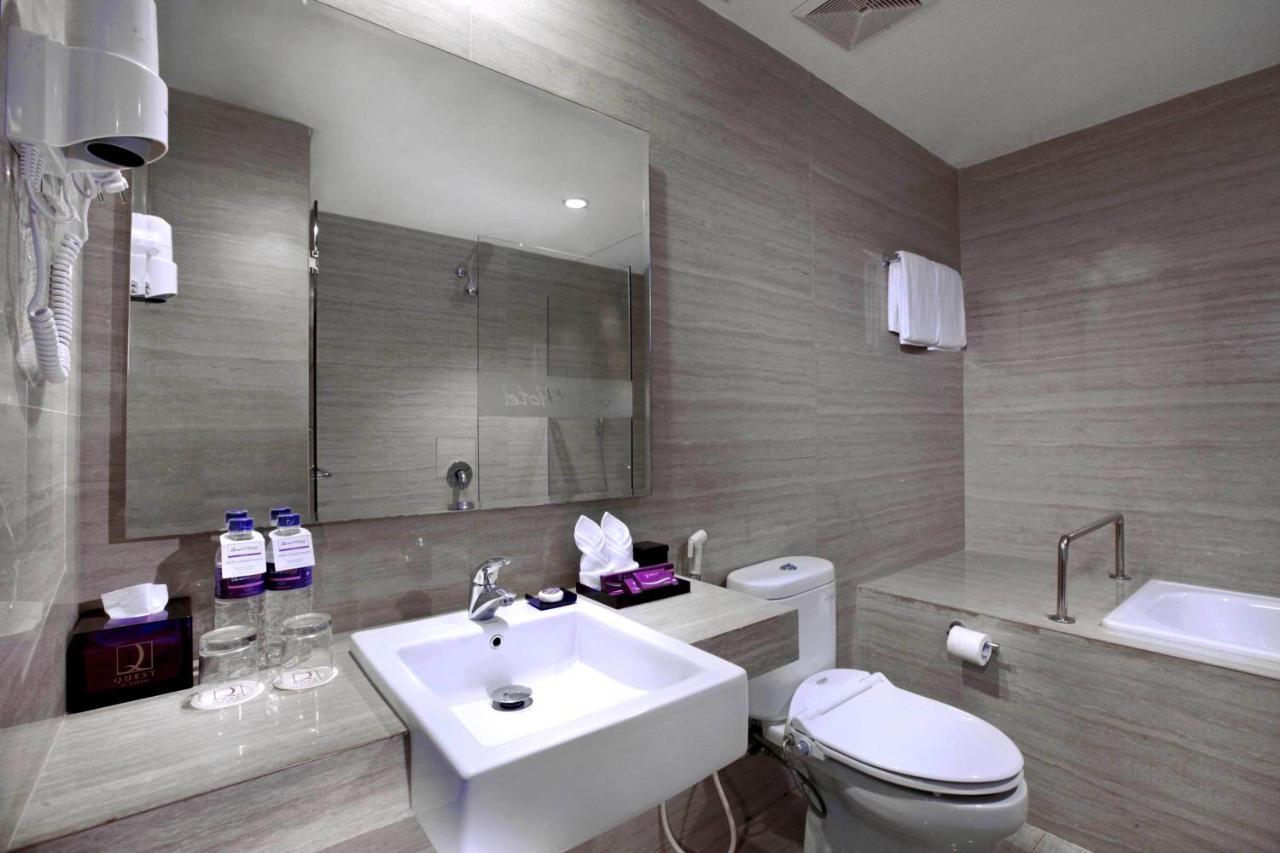 Quest Hotel Balikpapan By Aston Экстерьер фото