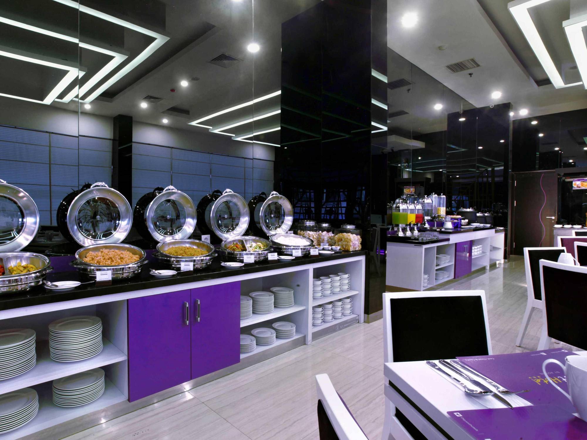 Quest Hotel Balikpapan By Aston Экстерьер фото