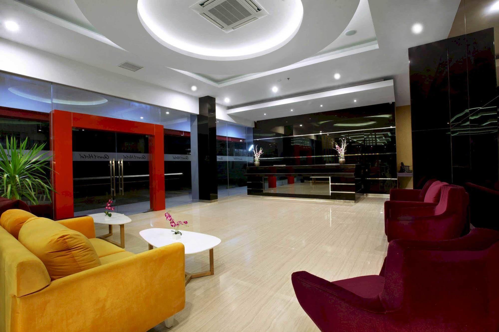 Quest Hotel Balikpapan By Aston Экстерьер фото