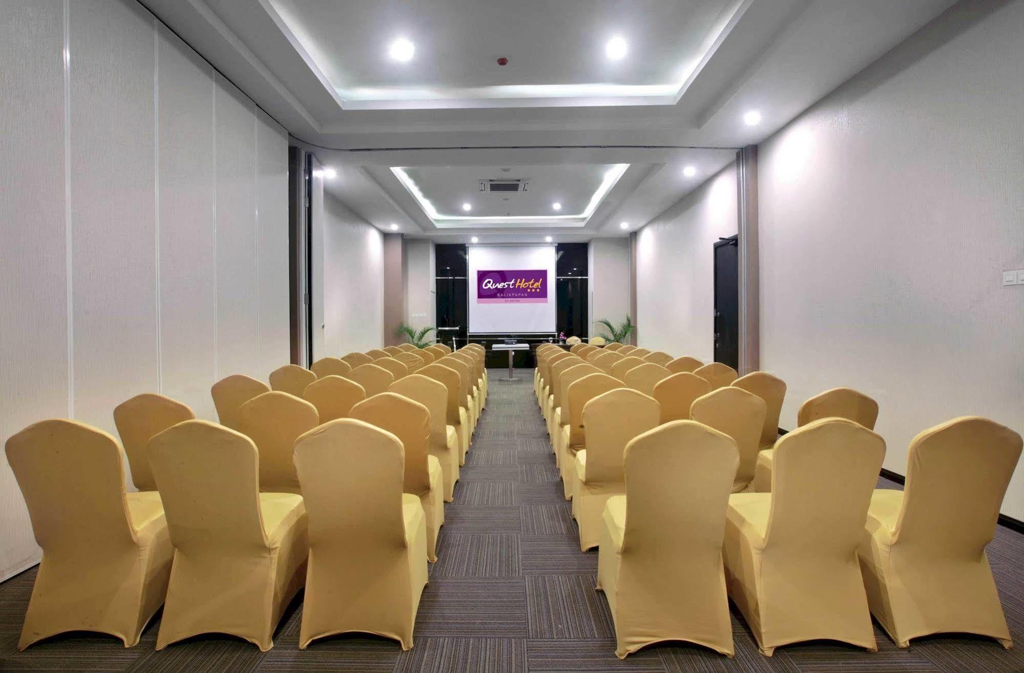 Quest Hotel Balikpapan By Aston Экстерьер фото