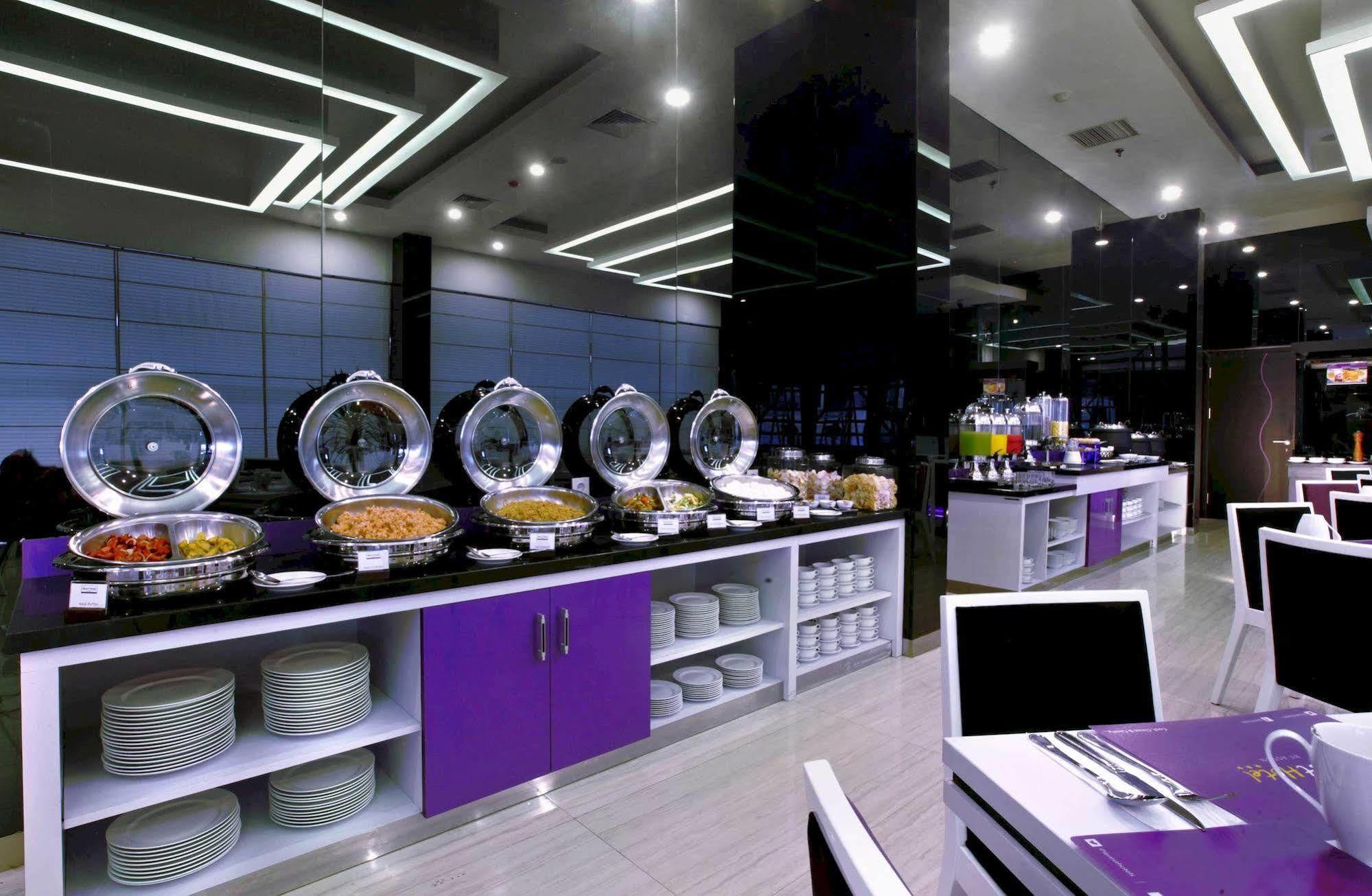 Quest Hotel Balikpapan By Aston Экстерьер фото