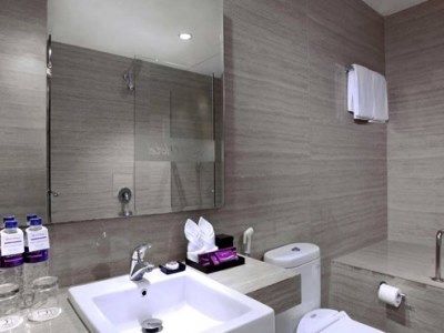 Quest Hotel Balikpapan By Aston Экстерьер фото