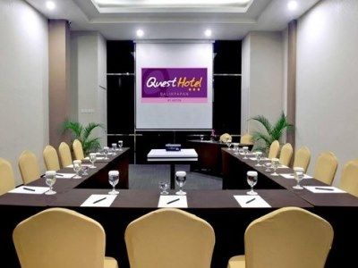 Quest Hotel Balikpapan By Aston Экстерьер фото